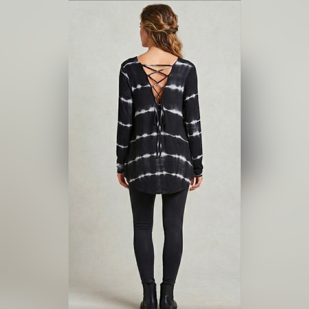 Black and White Tie-Dye High-Low Top With Back Lacing - size L